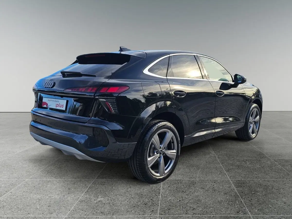 Audi Q3 Sportback nuova a Bari (2)