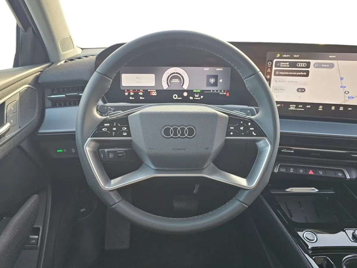 Audi Q3 Sportback nuova a Bari (3)