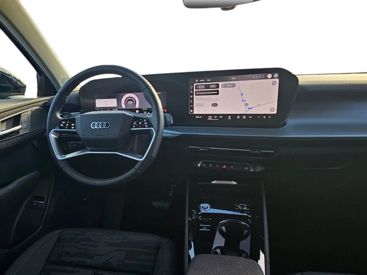 Audi Q3 Sportback nuova a Bari (4)