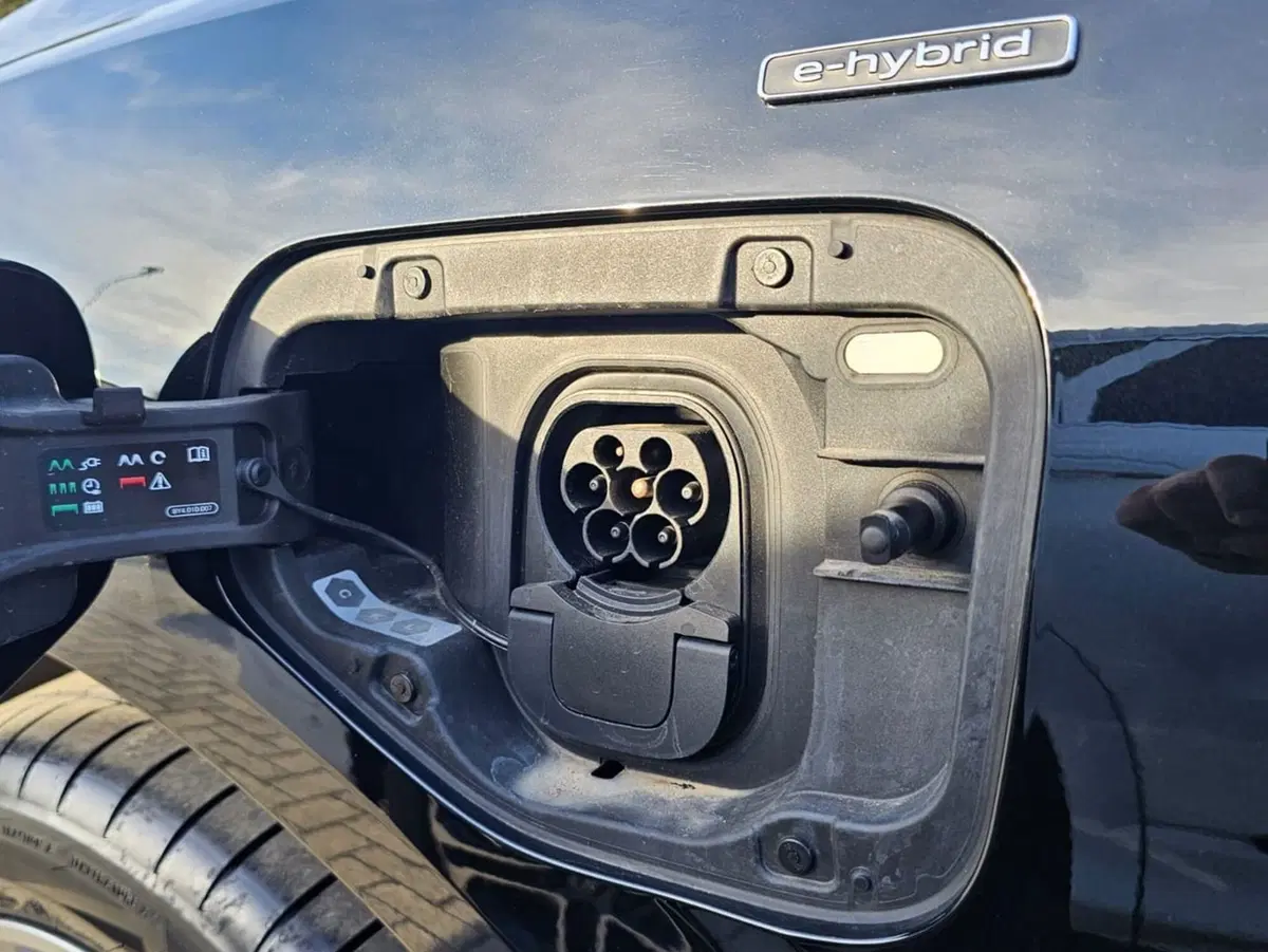 Audi Q3 Sportback nuova a Bari (5)