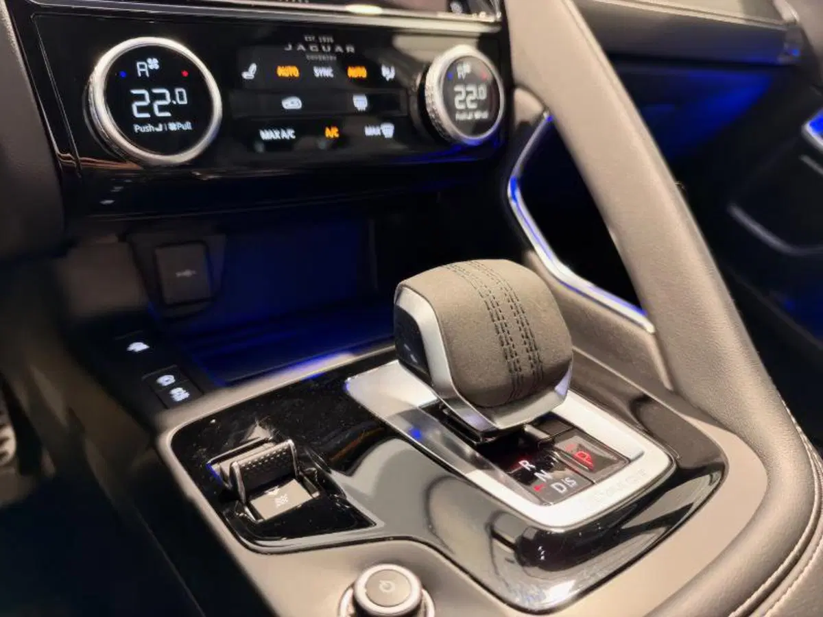 Jaguar E-Pace usata a Venezia (16)