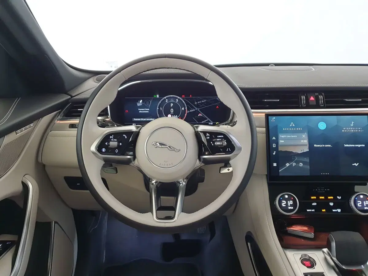 Jaguar F-Pace usata a Monza e Brianza (15)