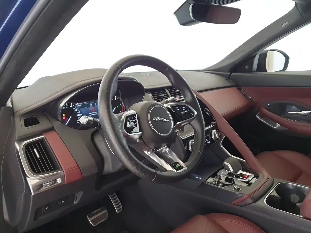 Jaguar E-Pace usata a Monza e Brianza (15)