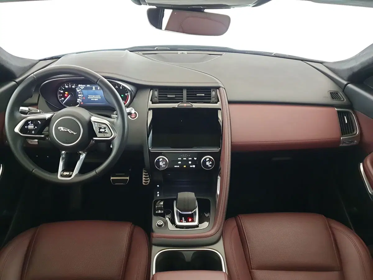 Jaguar E-Pace usata a Monza e Brianza (4)