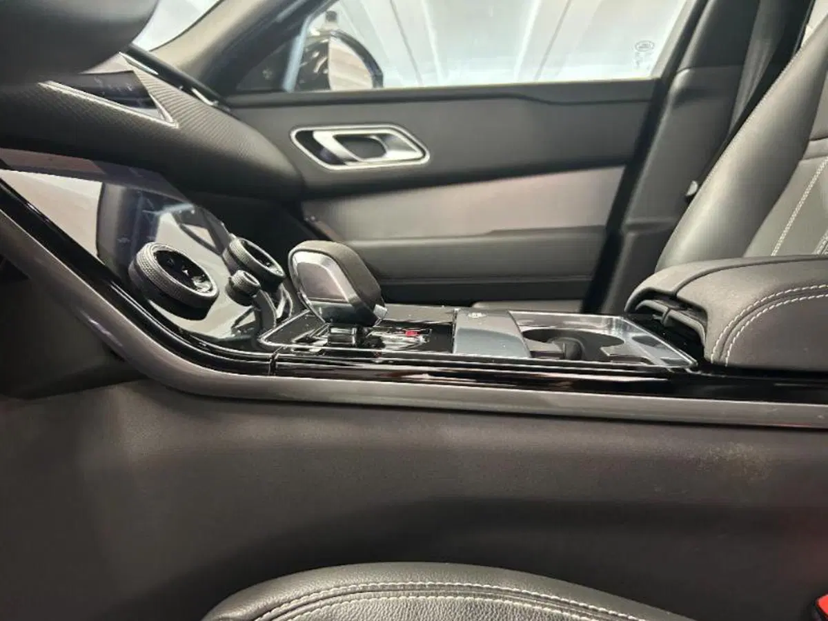 Land Rover Range Rover Velar usata a Venezia (19)
