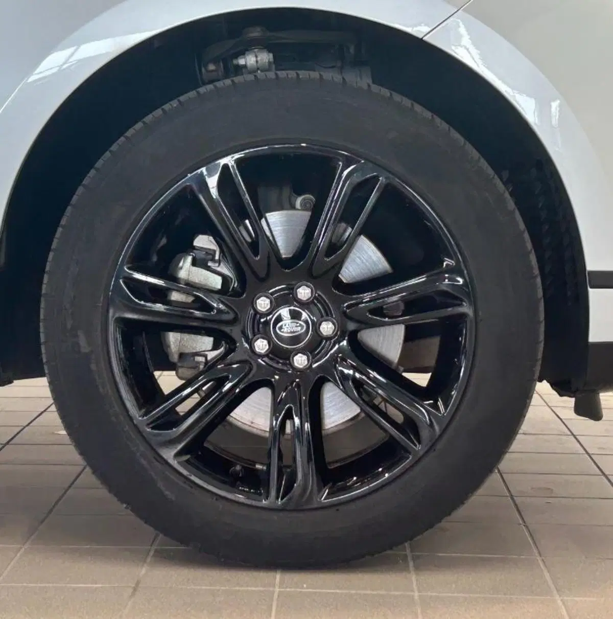 Land Rover Range Rover Velar usata a Venezia (7)