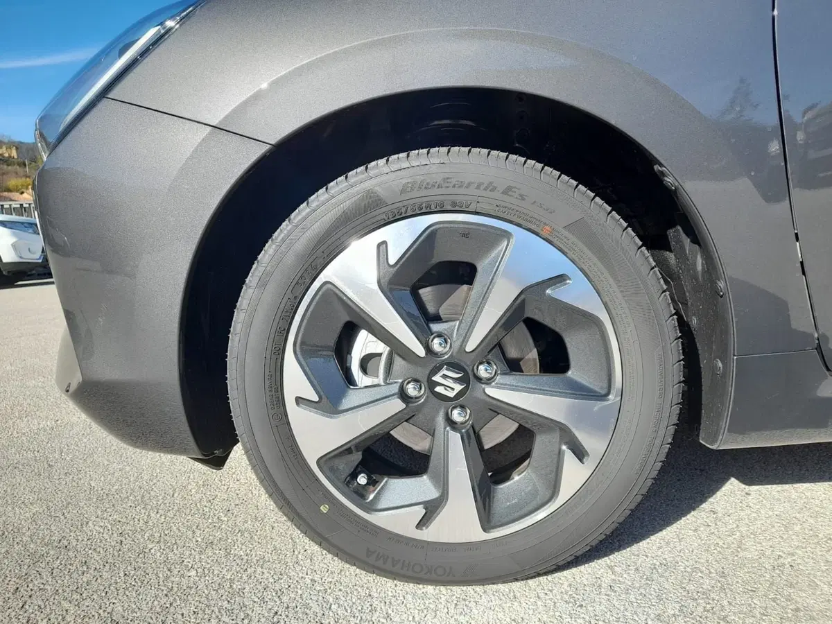 Suzuki Swift nuova a L'Aquila (16)