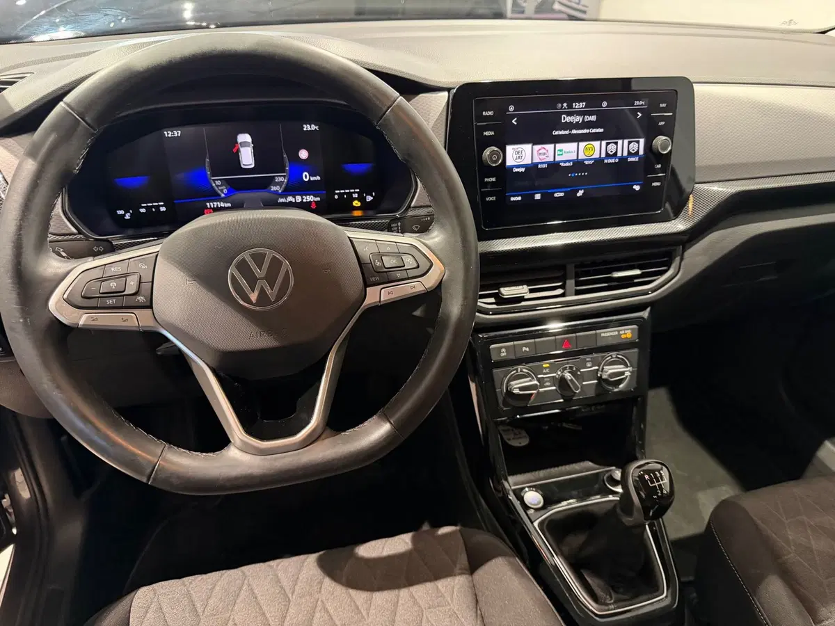 Volkswagen T-Cross usata a Genova (11)