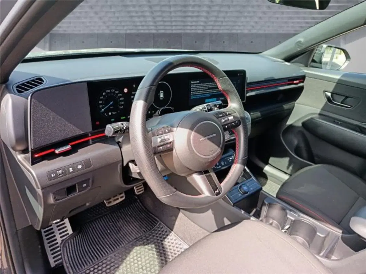 Hyundai Kona usata a Bari (11)