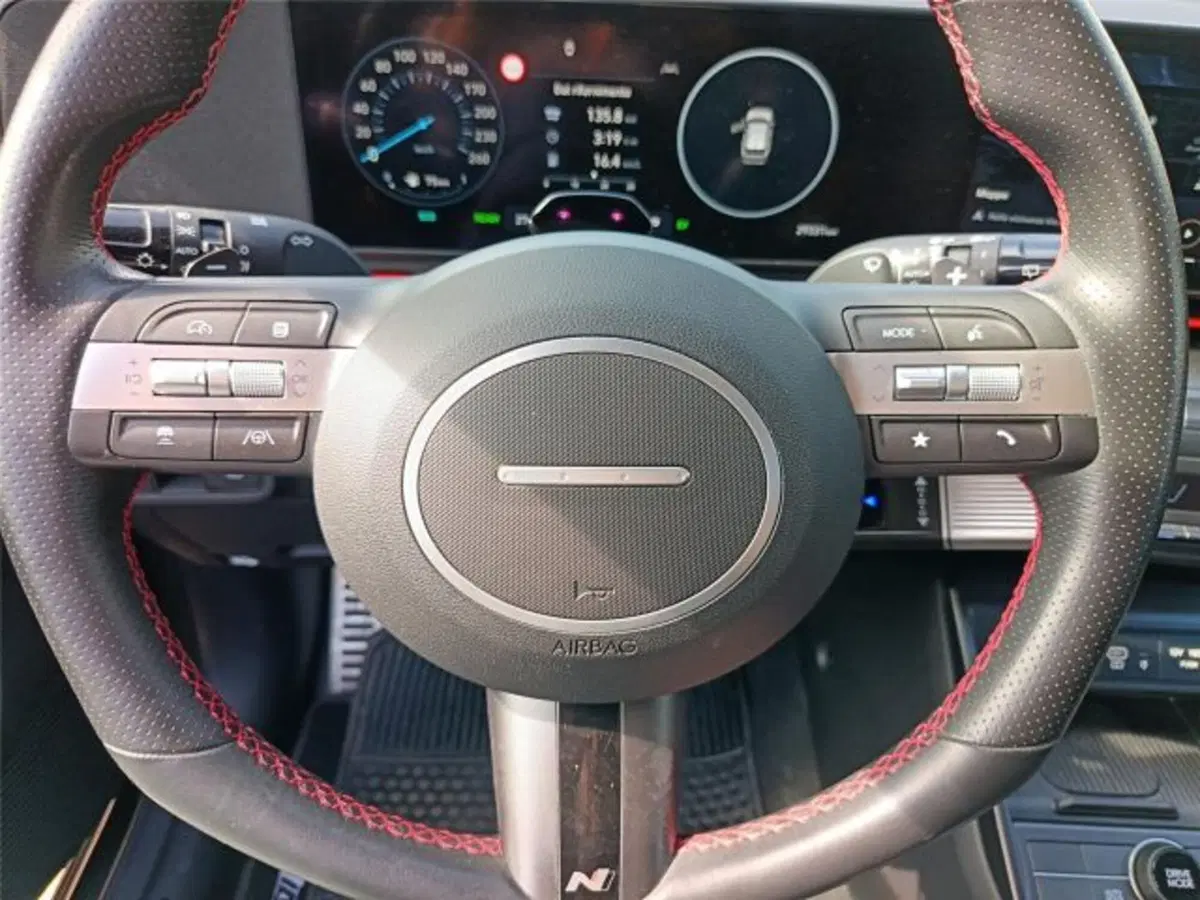 Hyundai Kona usata a Bari (15)
