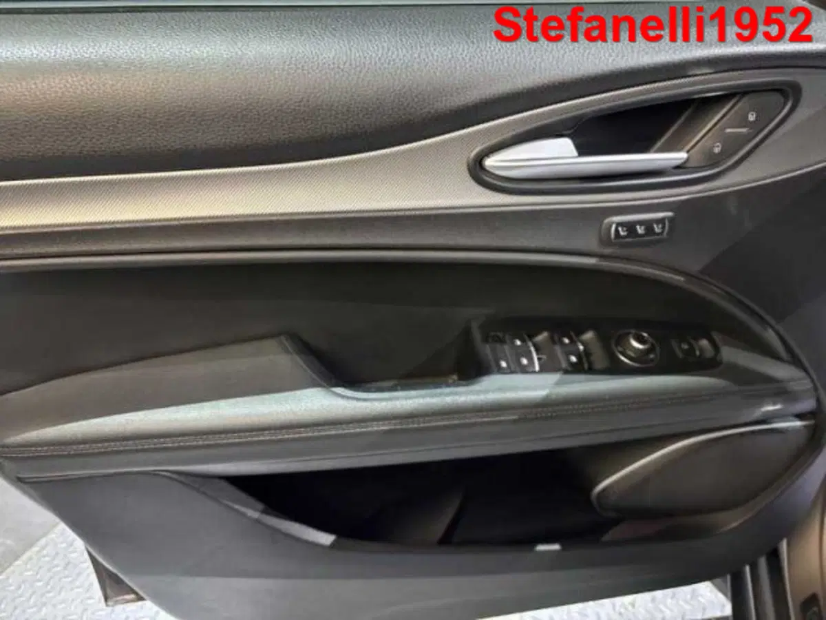 Alfa Romeo Stelvio usata a Bologna (10)