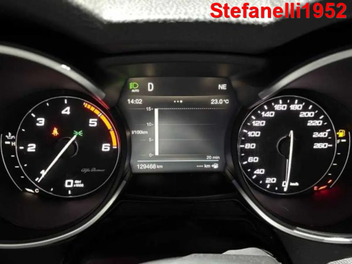 Alfa Romeo Stelvio usata a Bologna (12)