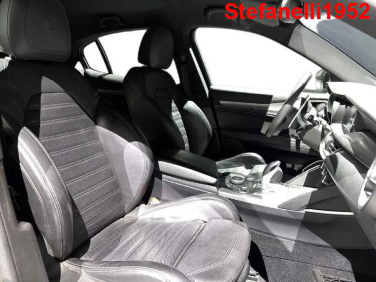 Alfa Romeo Stelvio usata a Bologna (16)