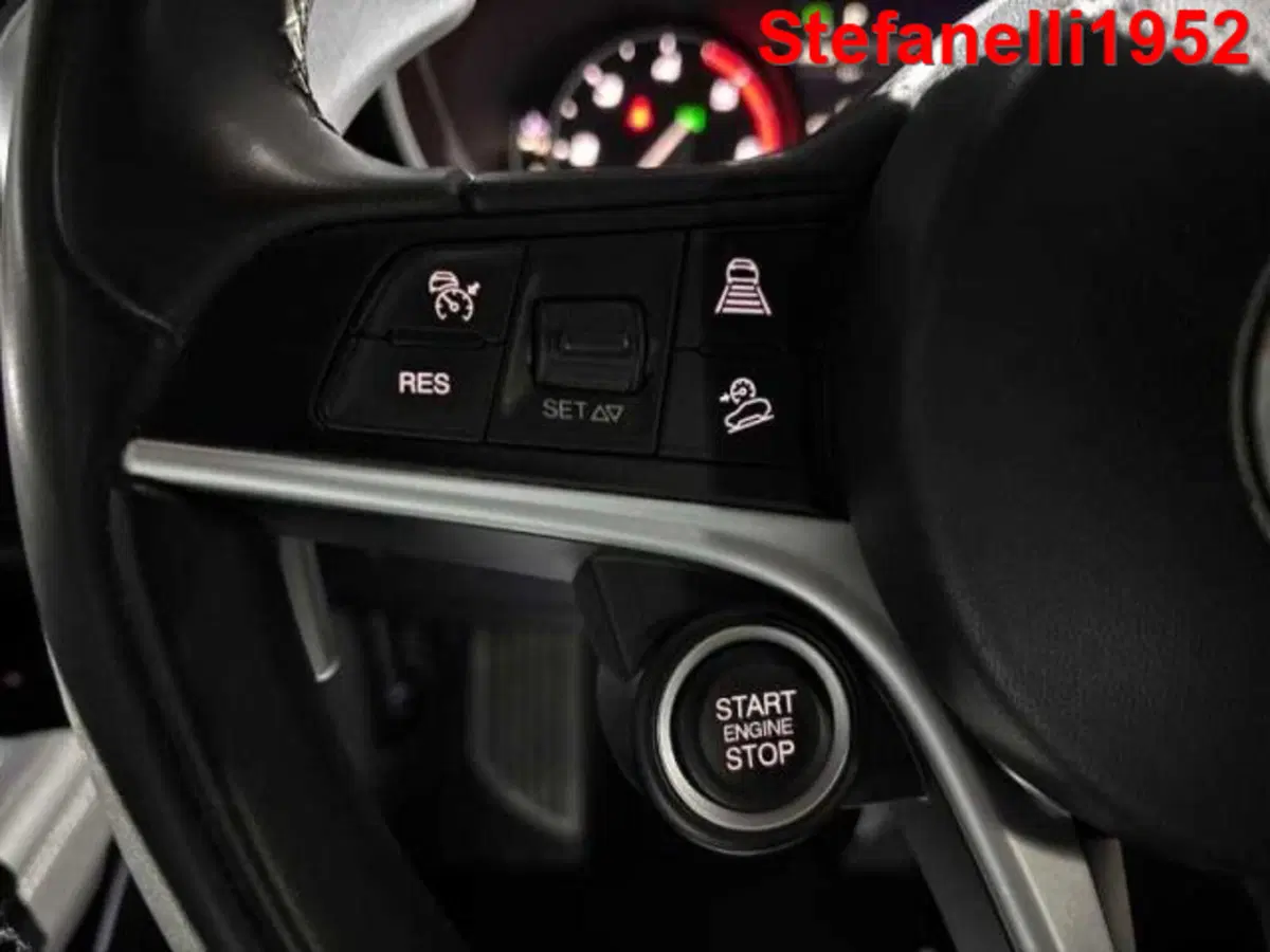 Alfa Romeo Stelvio usata a Bologna (20)