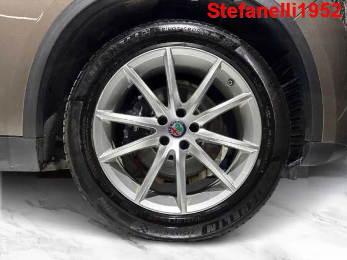 Alfa Romeo Stelvio usata a Bologna (8)