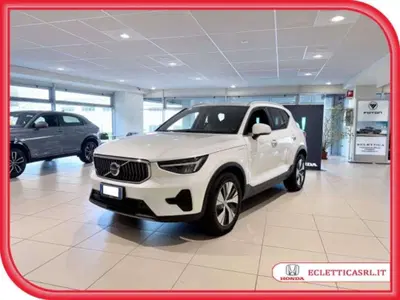 Volvo XC40 T5 Recharge Plug-in Hybrid automatico Core del 2022 usata a Savona