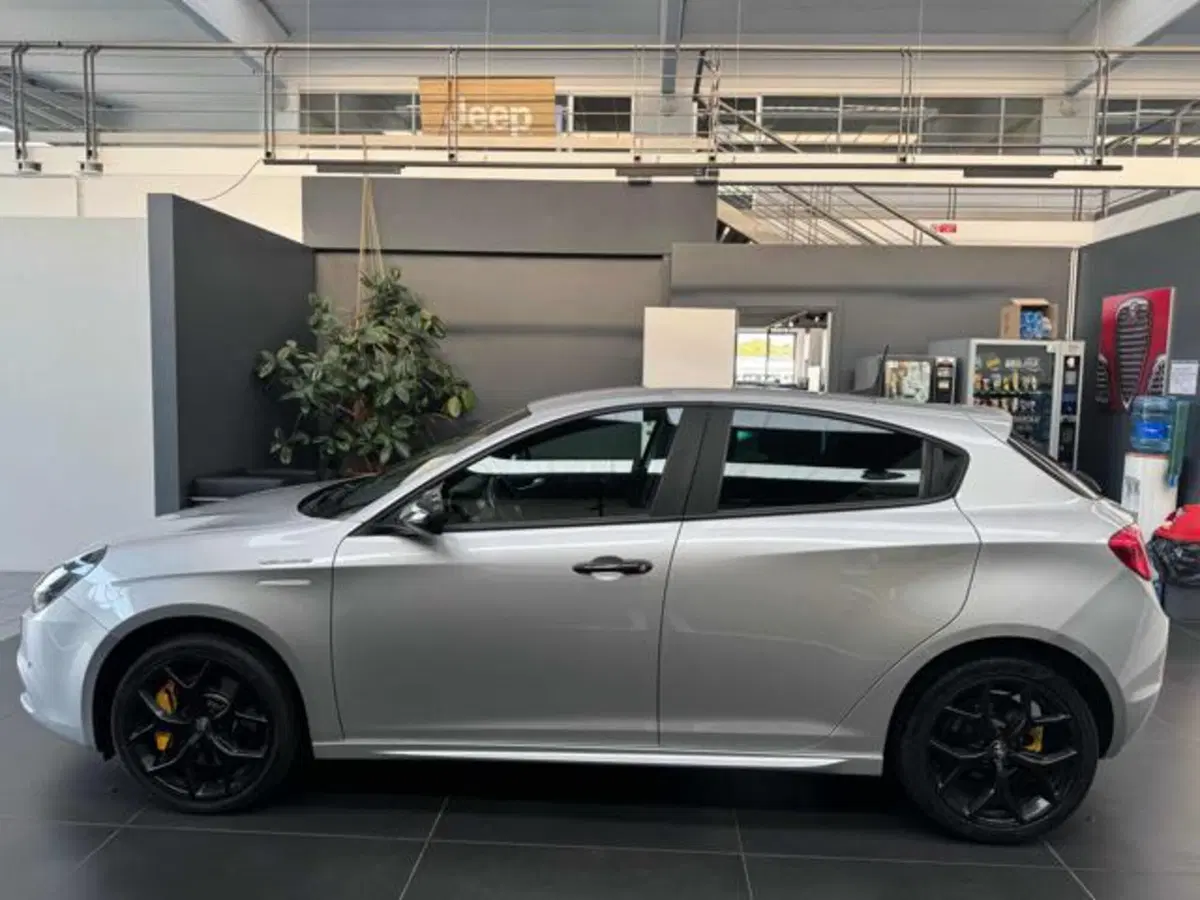 Alfa Romeo Giulietta usata a Vercelli (4)