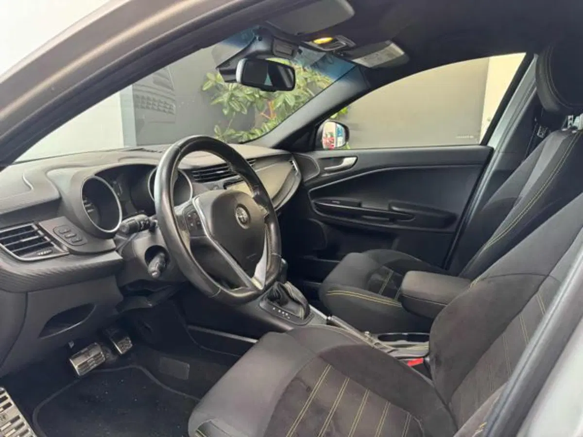 Alfa Romeo Giulietta usata a Vercelli (9)