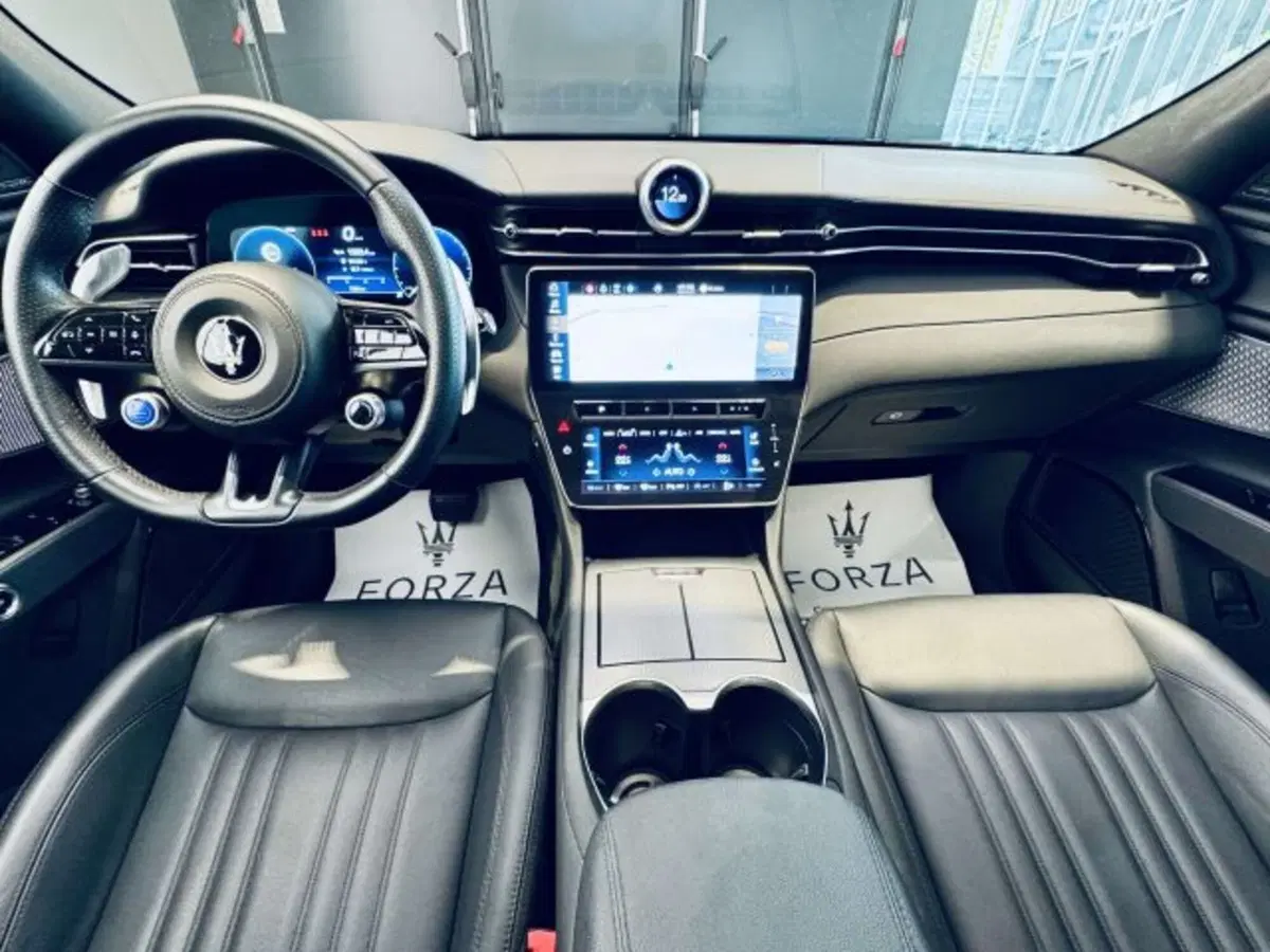 Maserati Grecale usata a Torino (12)