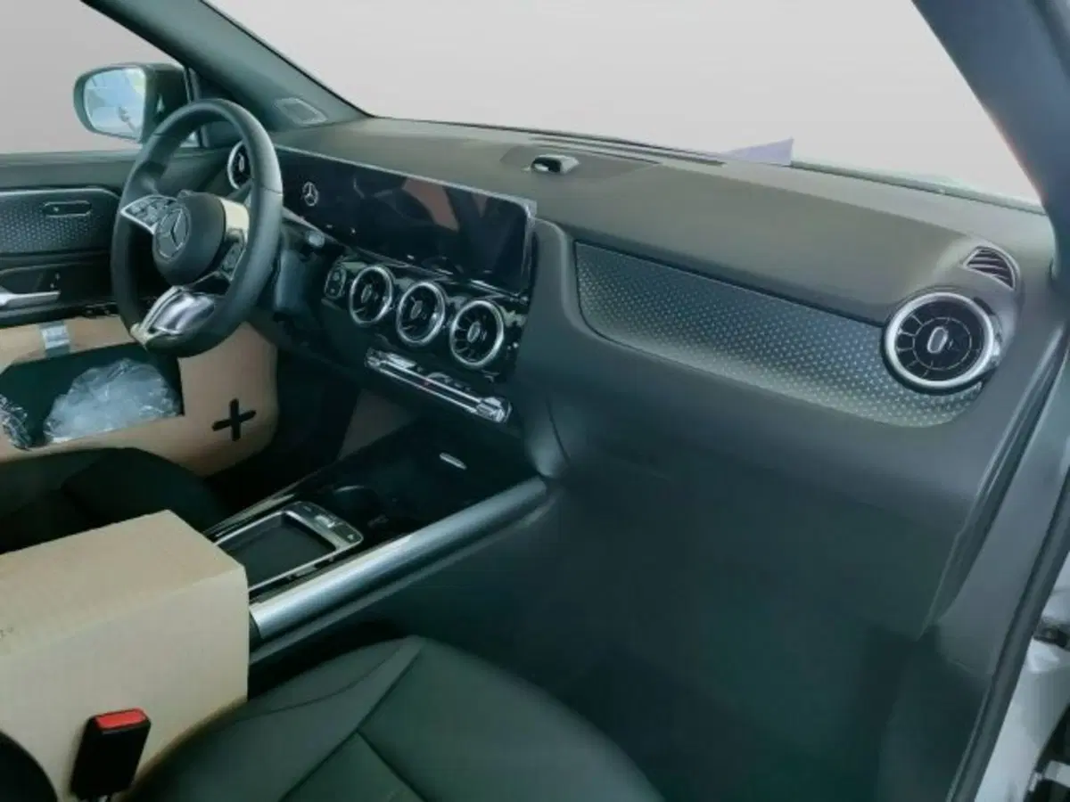 Mercedes-Benz GLA SUV nuova a Teramo (11)