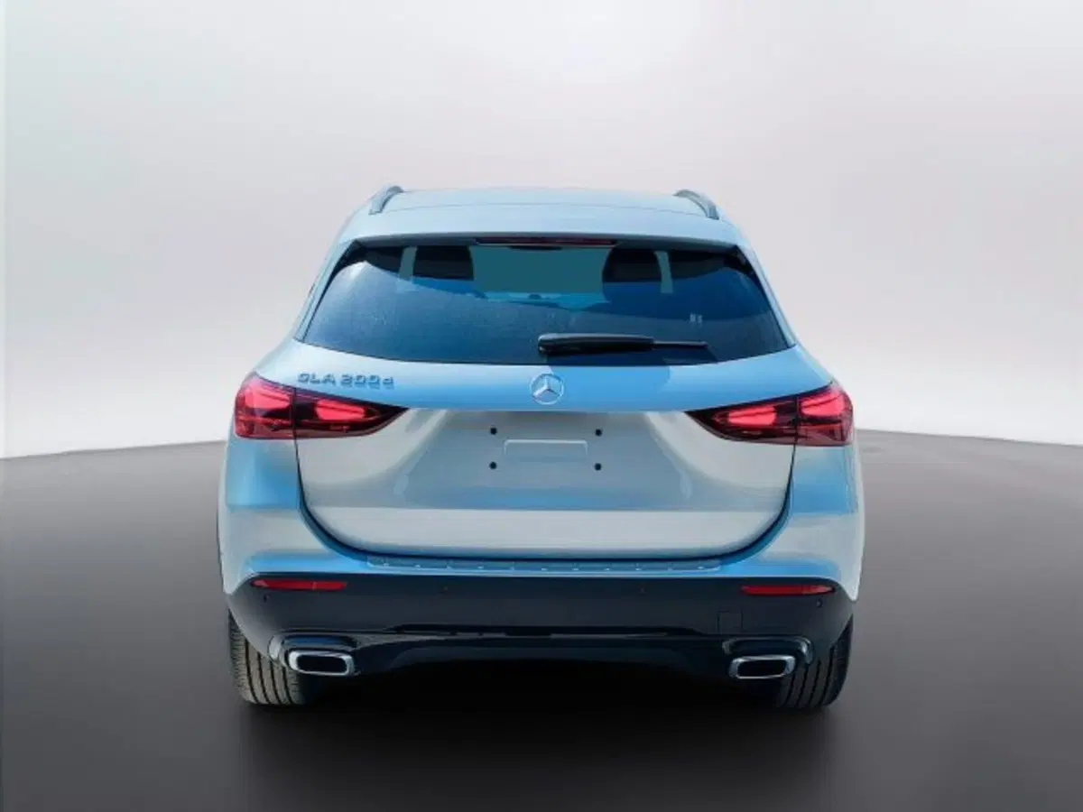 Mercedes-Benz GLA SUV nuova a Teramo (4)