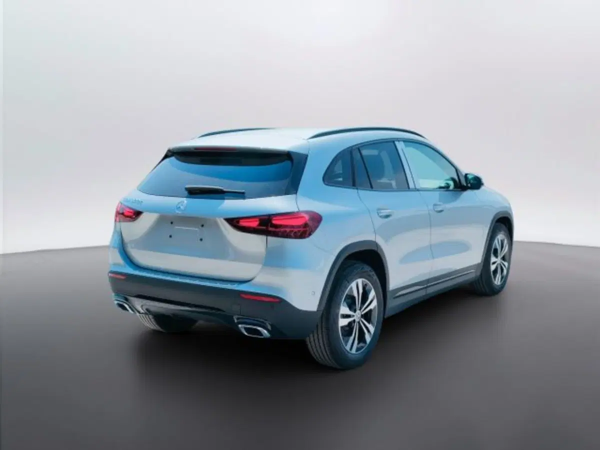 Mercedes-Benz GLA SUV nuova a Teramo (5)