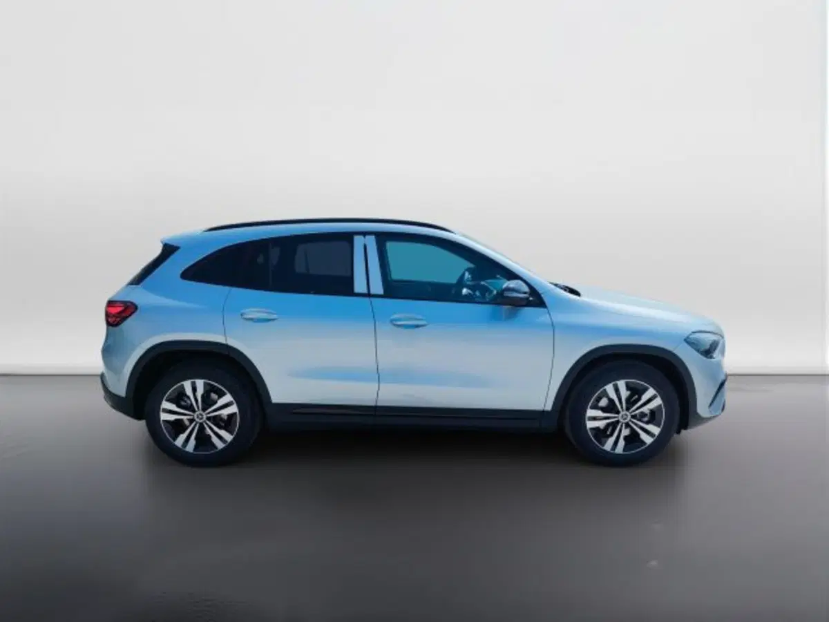 Mercedes-Benz GLA SUV nuova a Teramo (6)