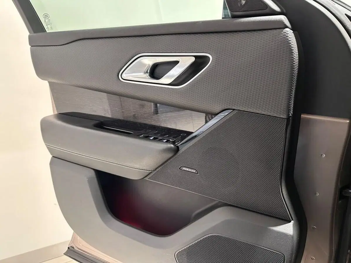 Land Rover Range Rover Velar usata a Varese (12)