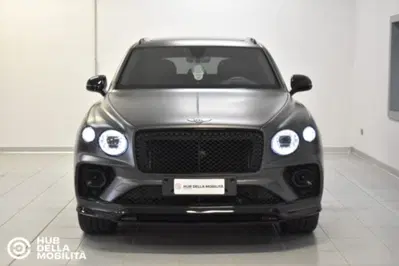 Bentley Bentayga EWB 4.0 V8 Mulliner auto del 2023 usata a Foligno