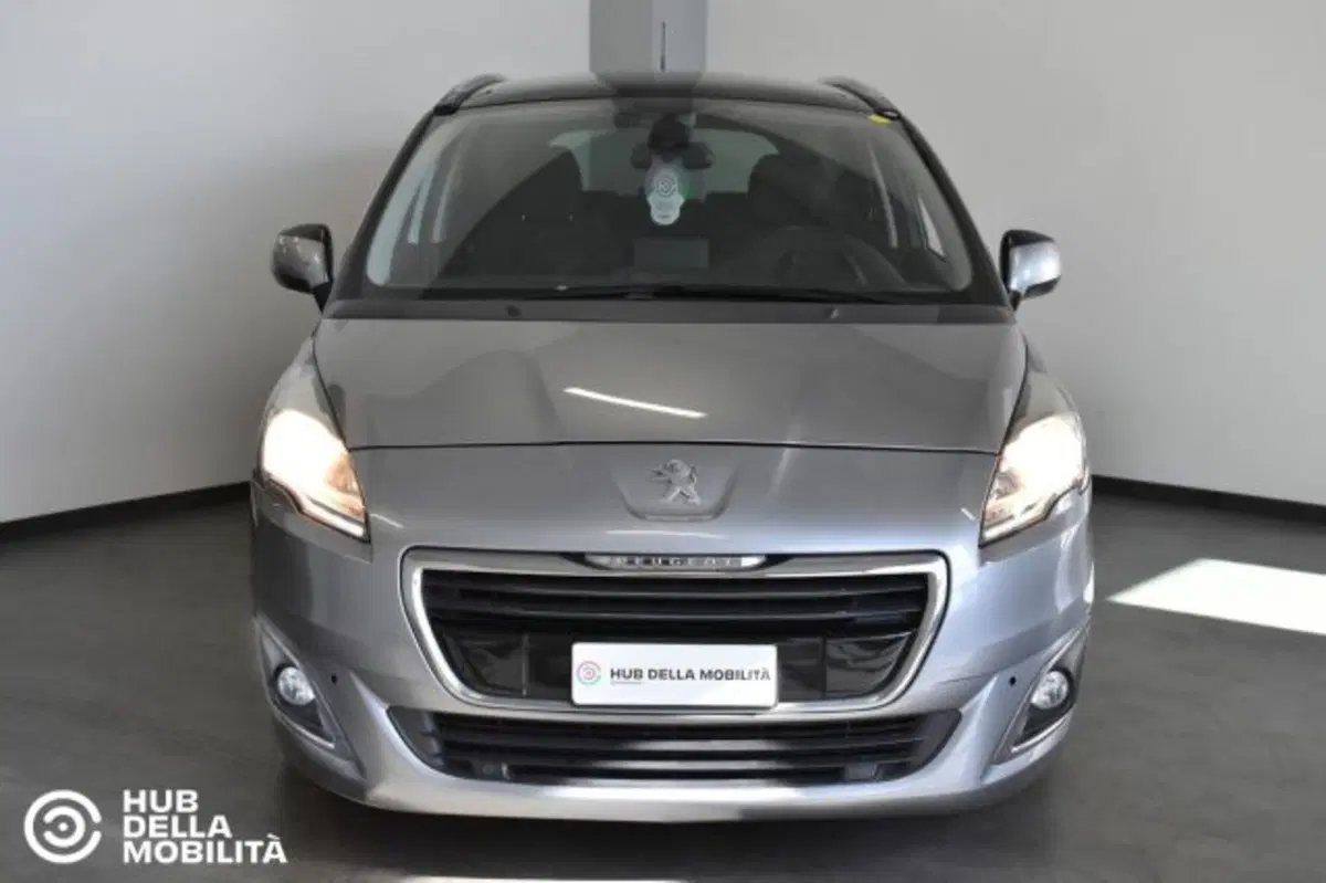 Peugeot 5008 usata a Perugia