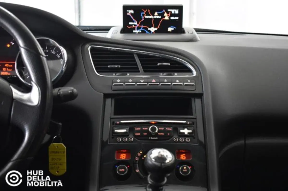 Peugeot 5008 usata a Perugia (15)