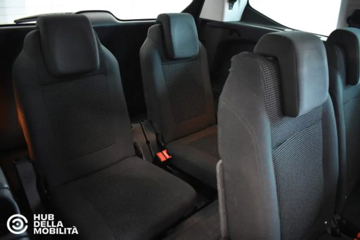 Peugeot 5008 usata a Perugia (18)