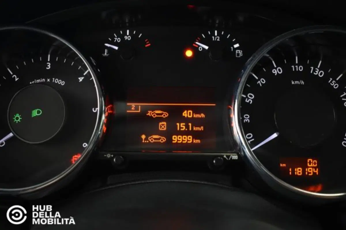 Peugeot 5008 usata a Perugia (8)