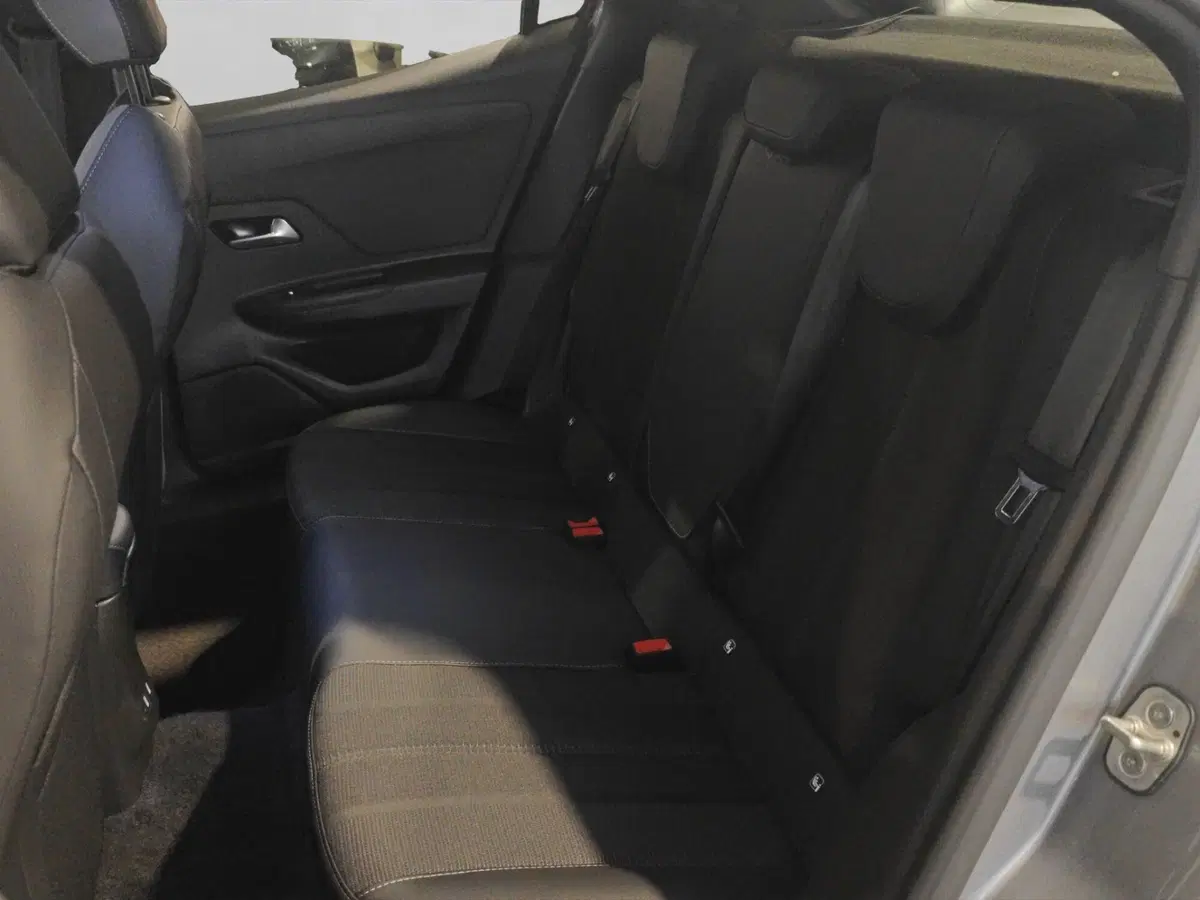 Opel Mokka usata a Genova (10)