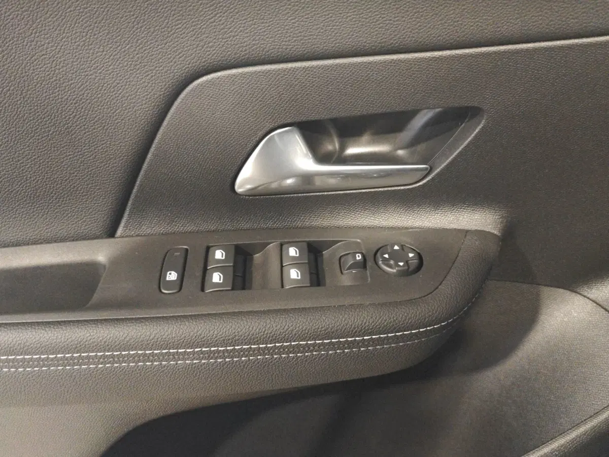 Opel Mokka usata a Genova (12)