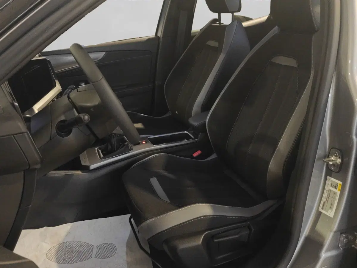Opel Mokka usata a Genova (9)