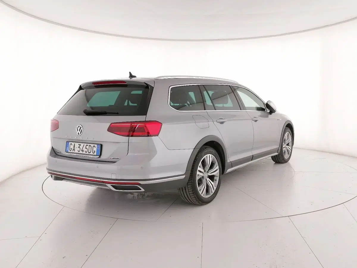Volkswagen Passat Variant usata a Roma (2)