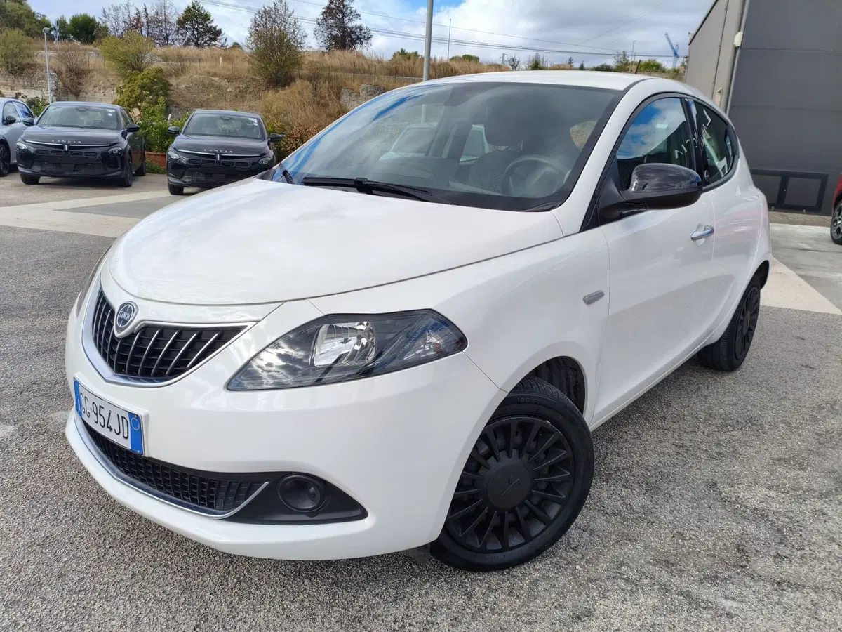 Lancia Ypsilon usata a Matera