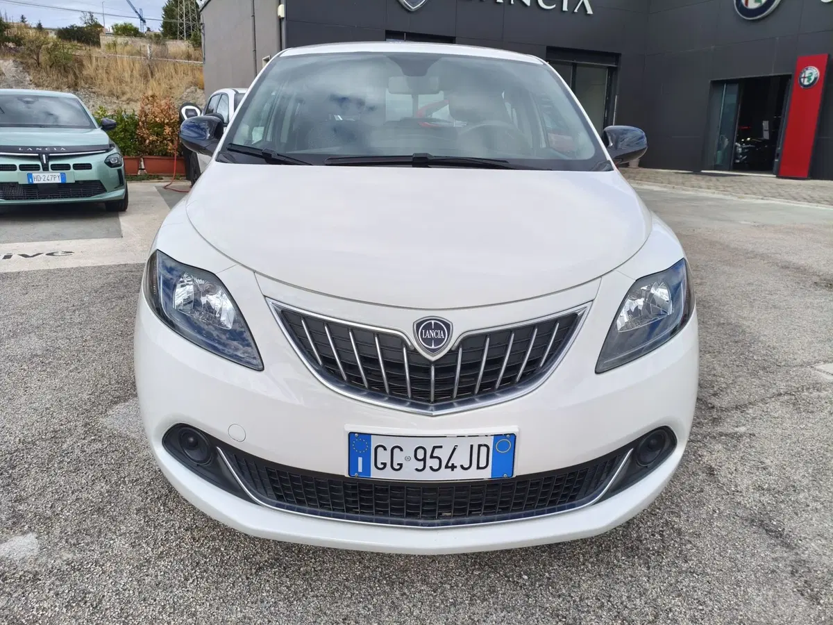 Lancia Ypsilon usata a Matera (10)