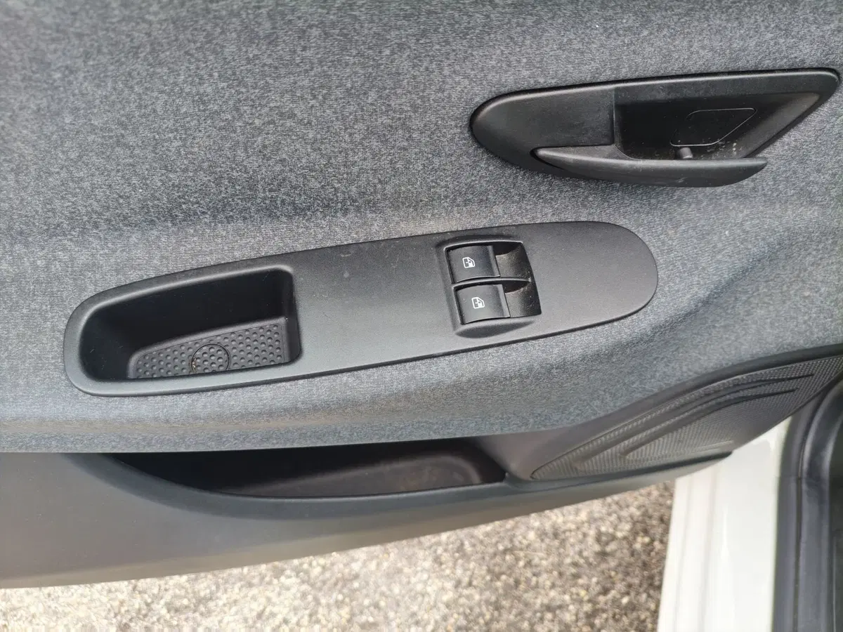 Lancia Ypsilon usata a Matera (13)