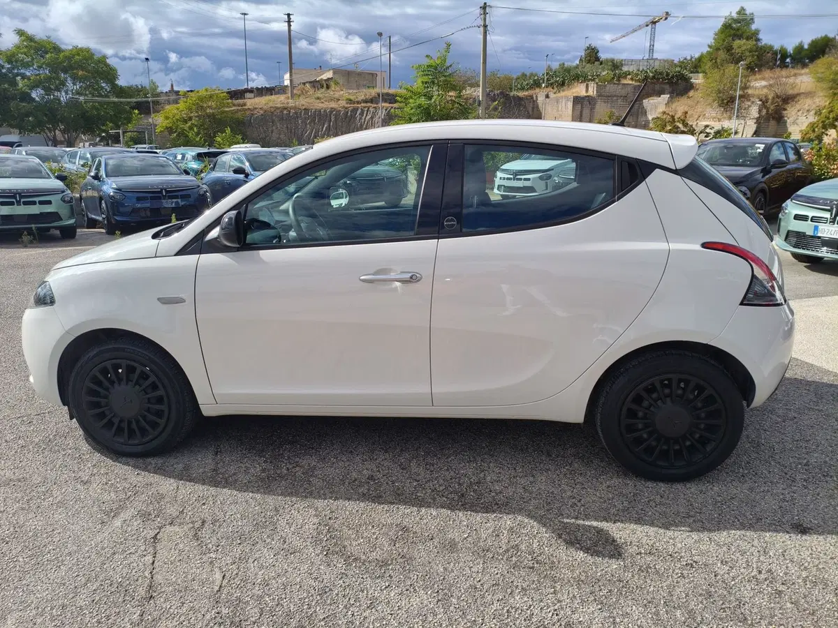 Lancia Ypsilon usata a Matera (2)