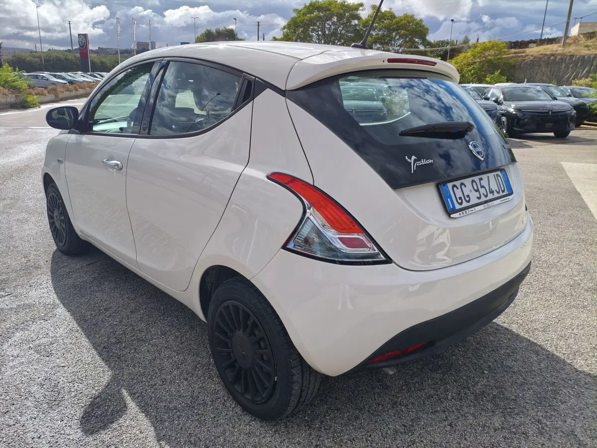 Lancia Ypsilon usata a Matera (3)
