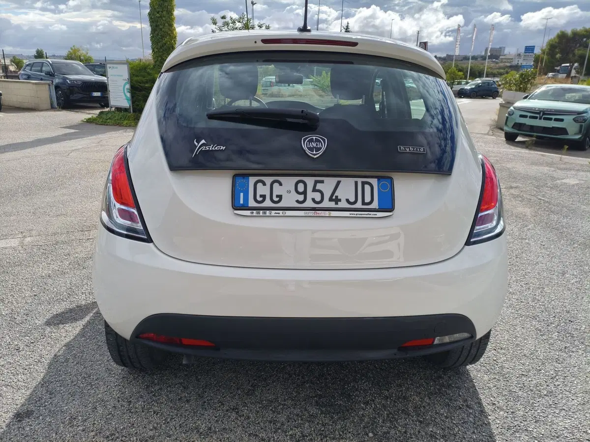 Lancia Ypsilon usata a Matera (4)