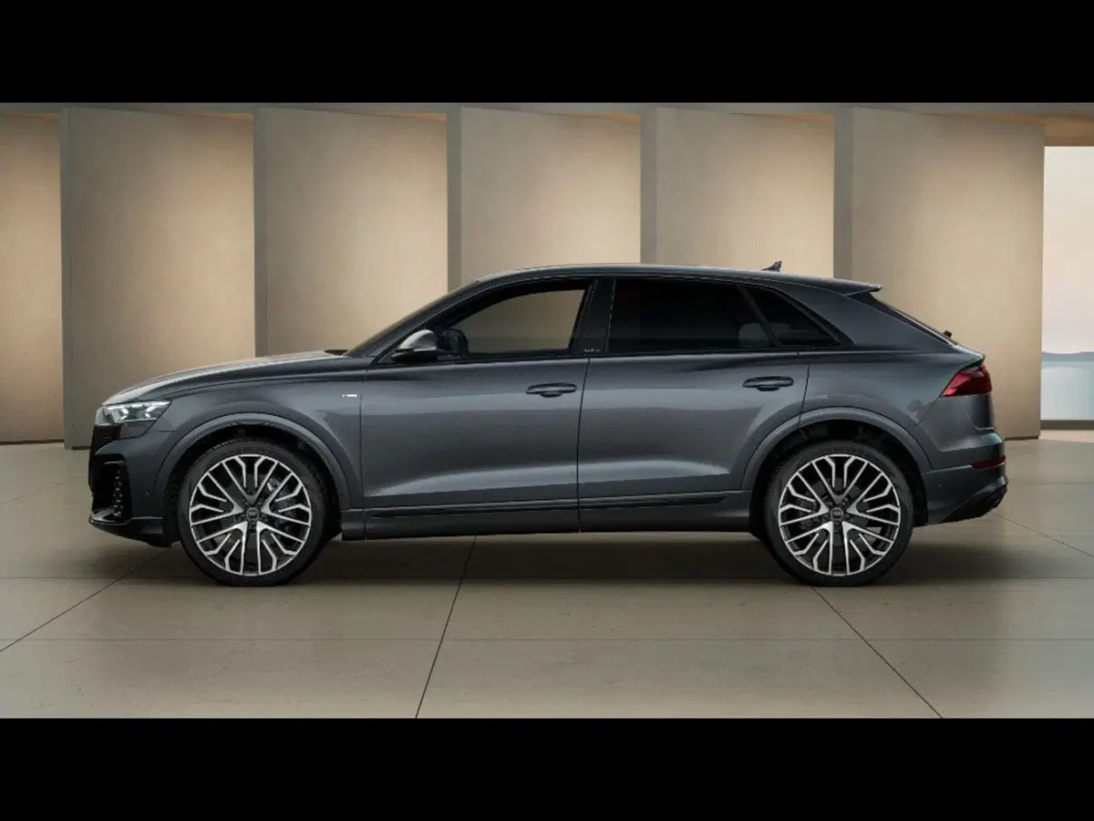Audi Q8 nuova a Livorno (2)