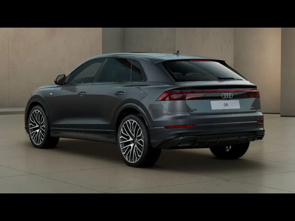 Audi Q8 nuova a Livorno (3)