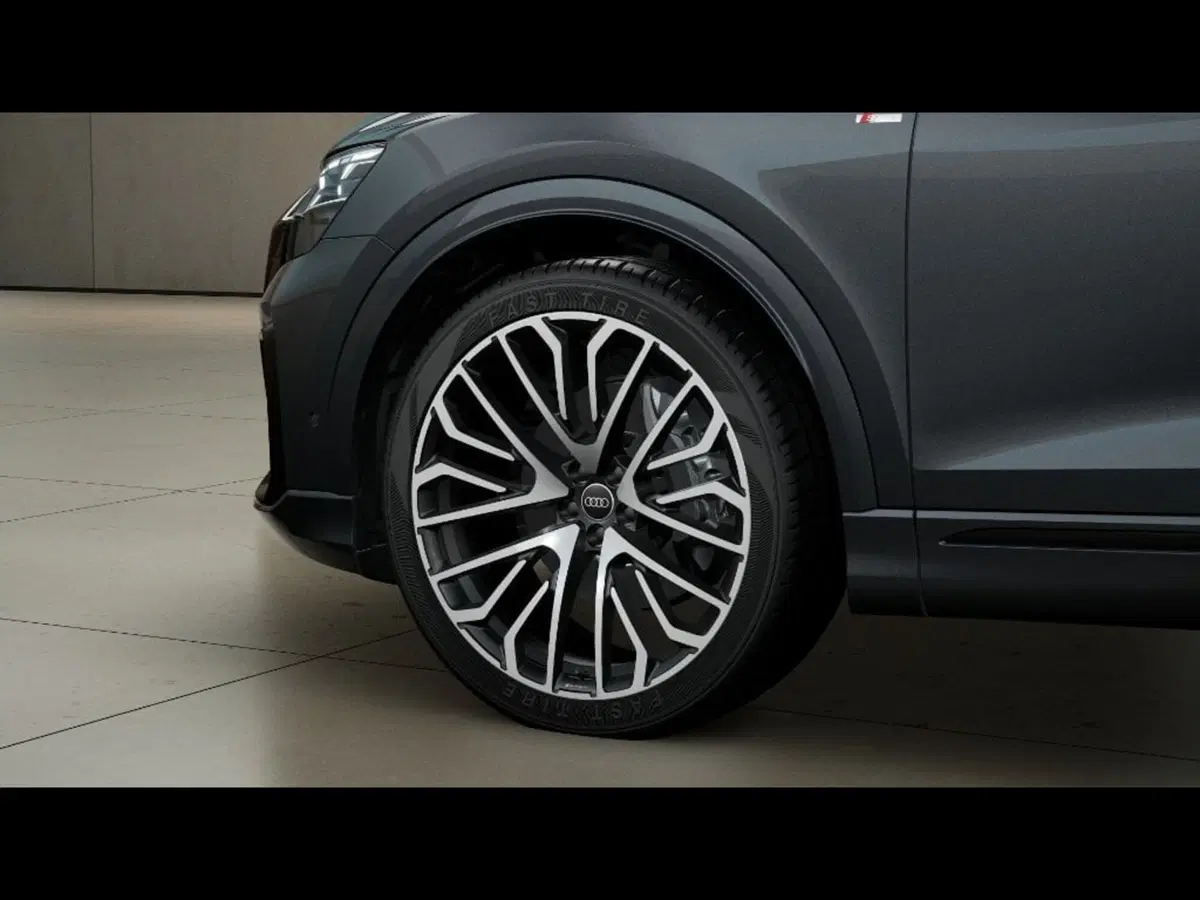 Audi Q8 nuova a Livorno (5)