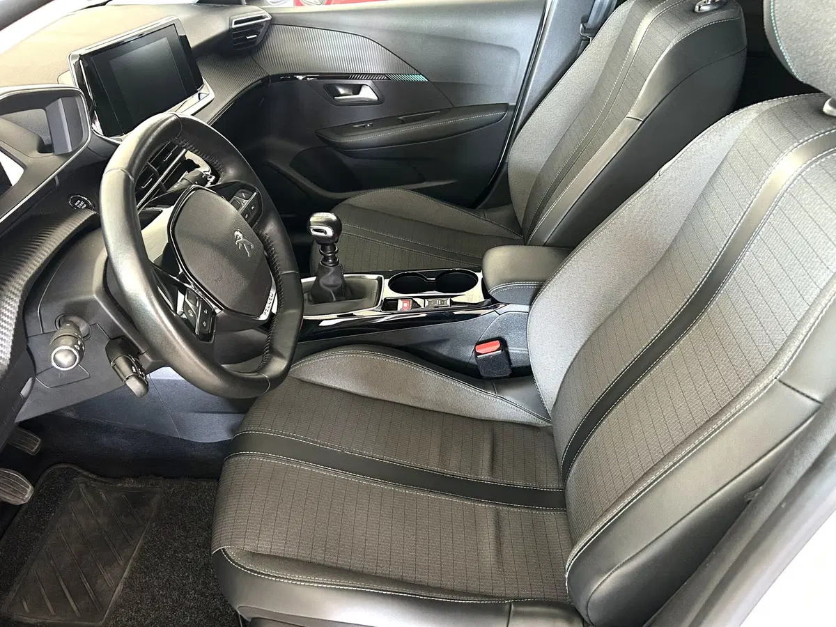 Peugeot 208 usata a Ferrara (8)