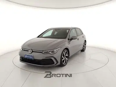 Volkswagen Golf 2.0 TDI 150 CV DSG SCR R-Line del 2022 usata a Massa