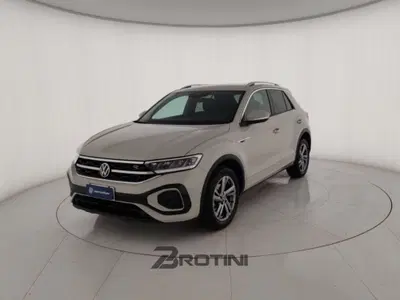 Volkswagen T-Roc 1.0 TSI R-Line del 2023 usata a Massa