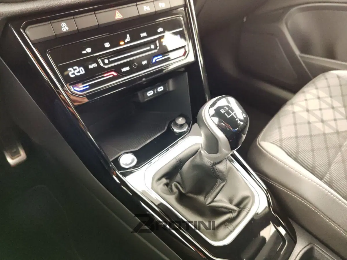 Volkswagen T-Roc usata a Massa-Carrara (11)
